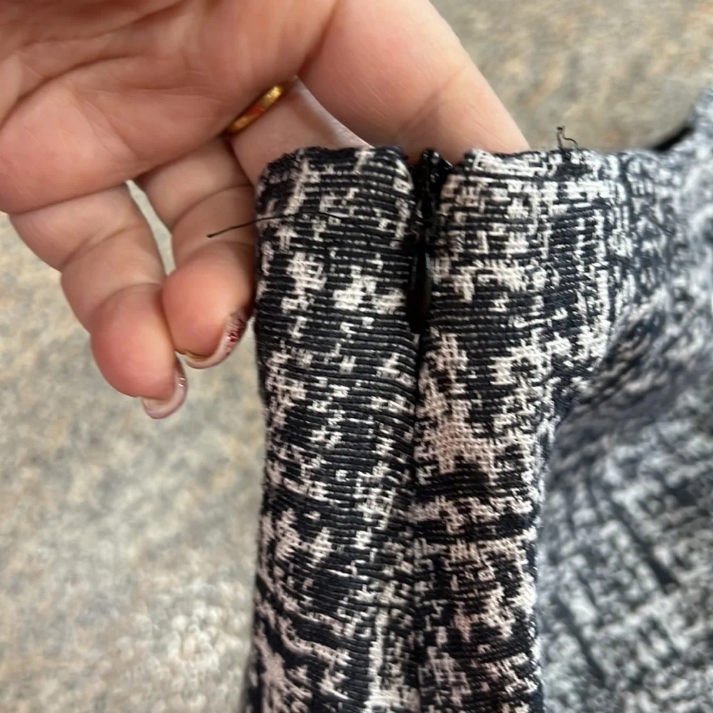 Joie skirt, size small - Picture 6 of 8